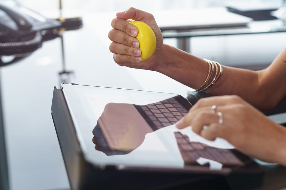Sindrome del tunnel carpale esercizi riabilitazione MBenessere