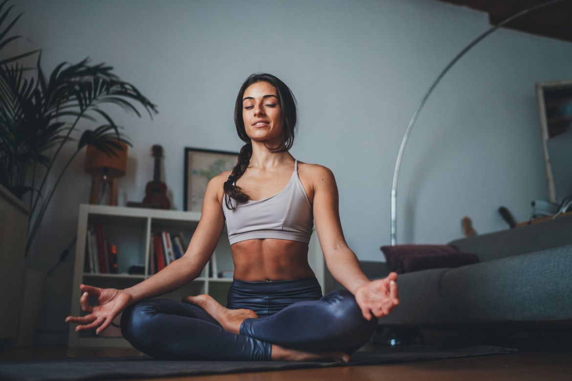 isolamento-sociale-e-ansia-mbenessere-yoga-sport-in-casa